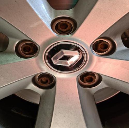 Unhealthy Lug nut that could disrupt our installer from installation.